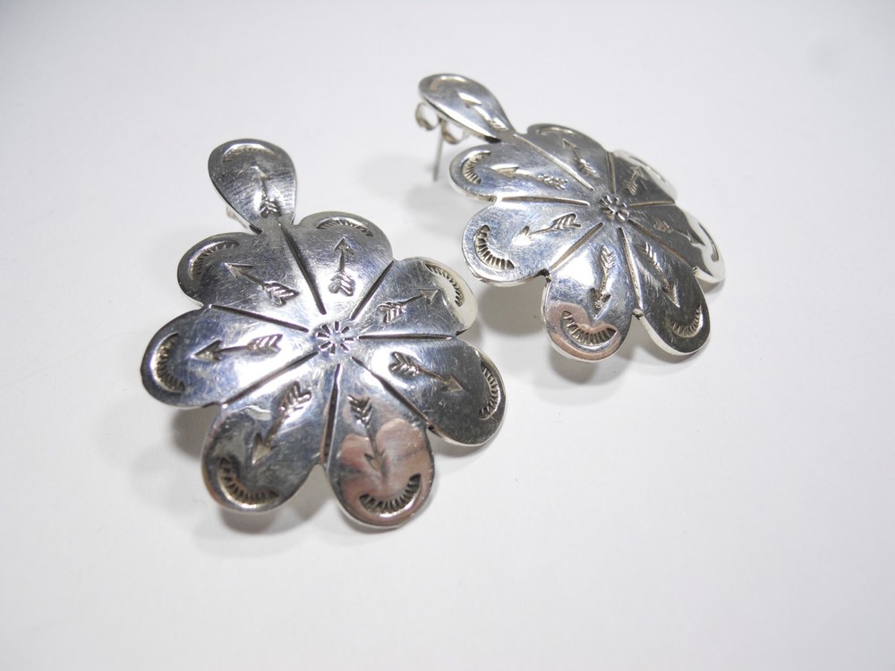 VINTAGE SOUTHWESTERN STYLE FLORAL PATTERN STUD EARRINGS 925 STERLING SILVER