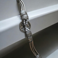 Bracelet Silver Tone Black Center Stone Adjustable Vintage Jewelry (G110)