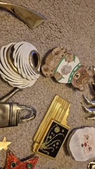 Vintage Brooches Set Mixed Lot Materials Metal Wood Plastic Gold Tone