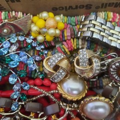 Vintage Junk Jewelry Lot Craft Harvest Repair Rhinestones And Wearable D1