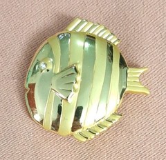 Vintage Signed AAI Gold Tone Striped Tropical Fish Rhinestone Eye Brooch Pin