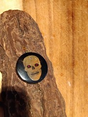 Wild Vintage Bloodred Resin Skull Pendant !