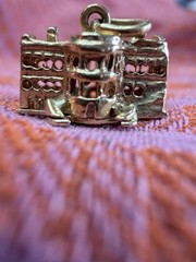 Vintage 14k Gold White House Charm USA Presidential Home Miniature Openwork