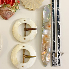 VINTAGE GROUP LOT MOP BUCKLES BROOCHES SHELL ART ABALONE BLADE