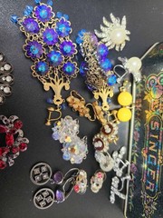 Vintage jewelry set of 36 in vintage box