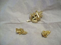 Brooch & Earring Set Vintage Beautiful Royal Blue & Emerald Green Leaf Design