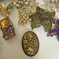 Vintage To Now Lot Of 18 Unsigned (1 signed) Gorgeous Brooch & Pin