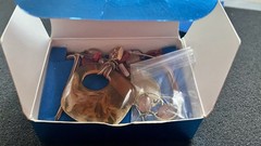 2008 AVON NOS NEW DECORATIVE HONEY COLORED GIFT SET NECKLACE & EARRINGS IN BOX