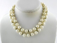 Vintage Mimi D N Faux Pearl Beaded Strand Necklace Enameled Clasp 15.25 Inches