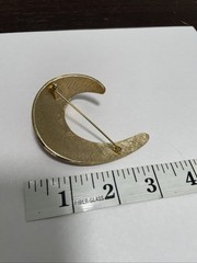Large Statement Swoop Brooch Pin UNIQUE Ruby Red/Dark Gold Chunky. Approx 2.5In.