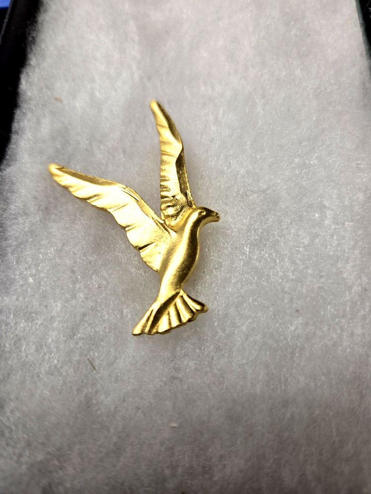 Vtg nos brushed gold tone Bird in flight Pin