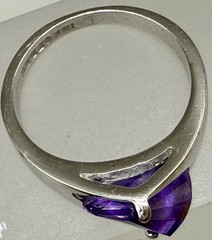 ESTATE VINTAGE 18K WHITE GOLD PLATED DEEP PURPLE FACETED CRYSTAL RING SIZE 5
