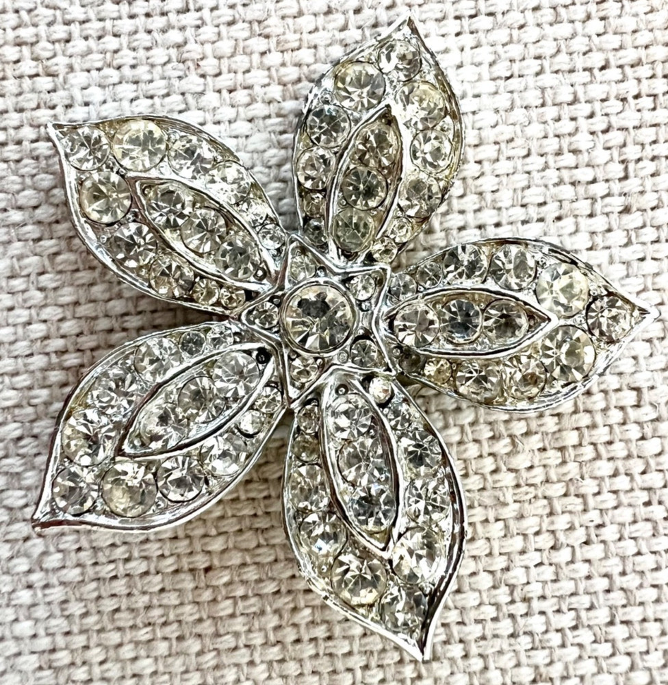 Sparkling Vintage Rhinestone Brooch Pin Star Design 2.25″ Diameter