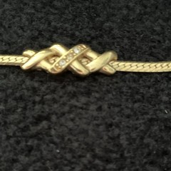 Avon Vintage 6.5in XXX Bracelet. Gold tone