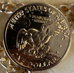 Vintage 1974 Eisenhower Dollar Coin Pendant Gold Tone Chain Bracelet(SC1025-151)