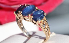 14k yellow gold size 5 ring 2.50ct natural Ceylon treated sapphire 3 stone 2.8g