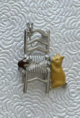 Mice on chair / enamel on silver tone metal brooch pin