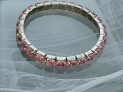 Vtg Selenium Glass Pink Rhinestone Stretch Bracelet • UV Glow Expansion • MCM