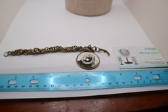 Golt tone link bracelet, 7.5 in. w/ Kentucky charm, horse & horseshoe 1959 FE56