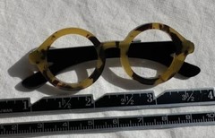 Round Tortoise Shell Eyeglasses With Black Back Brooch Pin