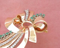 VINTAGE RETRO 2.59ctw MINE DIAMOND .82ctw EMERALD 18K BIG BOW RIBBON BROOCH 1940