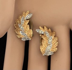 Jomaz Vintage Gold Tone Leaf Earrings With Crystal Rhinestone Accents Clip On