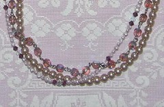 BEAUTIFUL VTG. LAVENDER AURORA BOREALIS & FAUX PEARL BEAD NECKLACE & EARRING SET