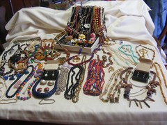 Vintage Jewelry Lot 9+ Pounds 100+ Pieces 50+ Necklaces Bracelets Earrings #E