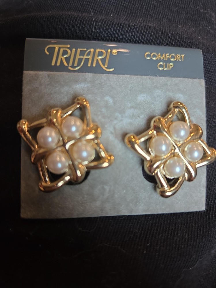 Vintage Trifari Signed Goldtone Faux Pearl Clip On Earrings Made In USA NWT