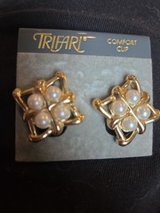 Vintage Trifari Signed Goldtone Faux Pearl Clip On Earrings Made In USA NWT