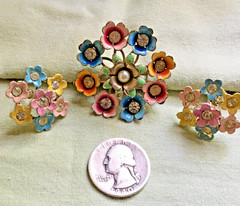 VINTAGE – Brooch Pin & Screwback Earrings – Colorful FLOWERS Set – Retro RARE