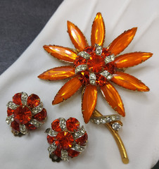 Vintage Selro Selini? Lucite & Rhinestone Gold Tone Floral Set Brooch & Earrings