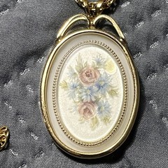Vintage Floral Cameo Gold Tone Necklace Rose & Pansy Resin Reverse Painted