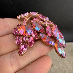 Vintage Weiss Rhinestone Brooch Clip On Earrings Pink Signed