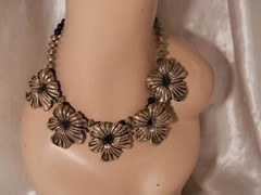 Very Good Looking Vintage 70’s Large Silver Tone Flower Black Bead Necklace 77D4