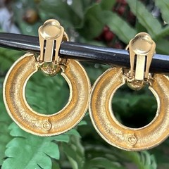 Vtg Les Bernard Vc Large Brushed Gold Tone, Door Knocker RUNWAY Clip Earrings