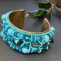 Vintage Cuff Bracelet M-L Brass Estate Jewelry Turquoise Microbead Art Glass