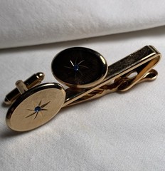 Vintage 1971 Avon Gold Tone Starburst Cufflinks Tie Bar Clip Set Blue Rhinestone