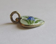 1/2in SMALL VINTAGE STERLING SILVER ENAMEL FLOWER HEART CHARM Gold Wash