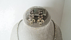 Beautiful Vintage Weiss Rhinestone Collar Necklace Bonus Screwback Earrings