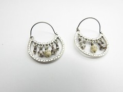 Black White Plastic Silver Tone Metal Bead Etched Hoop Pierced Earrings Vintage