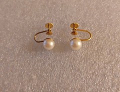 Vintage 10k Gold Pearl Earrings ~ Akoya Cultured Japanese ~ Screwback ~ Sweet ~
