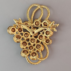 Vintage Rhinestone Grape Brooch Yellow Green Glass Gold Tone Fruit Pin 2.25″