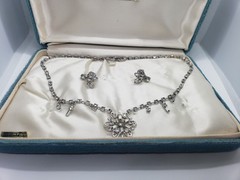 Vtg Glamour Jewels By Lustern Rhodium Plated And Rhinestone Necklace Set In Box