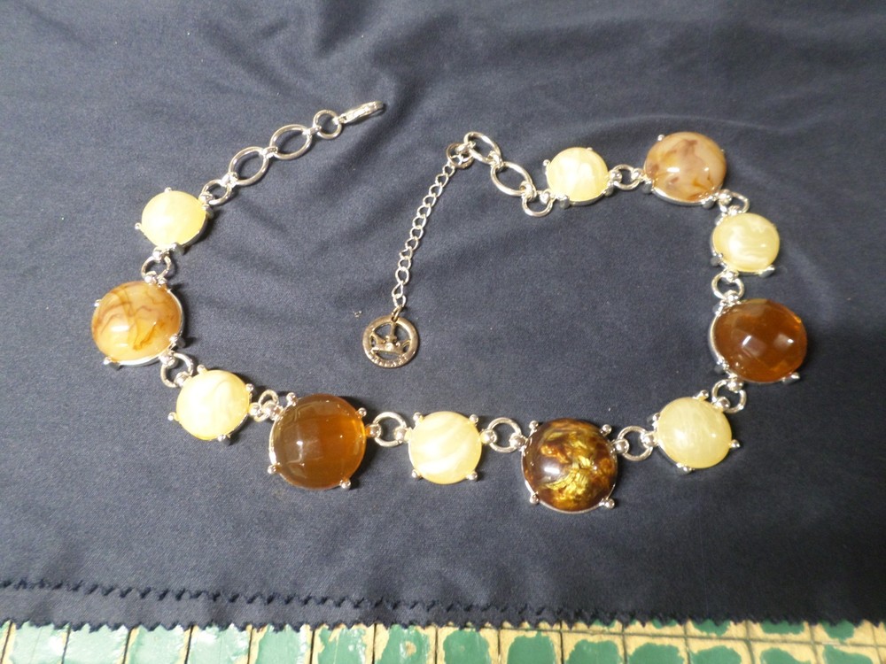 TRIFARI CHOKER NECKLACE – MULTICOLORED LUCITE STONE GEMS – SILVER COLOR
