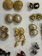 30 Pr Vintage Clip-on/Screw Back Earrings Signed & Unsigned MMA 2 SISTER TRIFARI