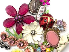 Vintage to Mod flower brooch LOT~17 Pieces~Huge Lady Bug~Porcelain~Spring💐