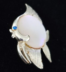 Vtg Nautical Brooch Lot Gold Tone Mother of Pearl Rhinestone Fish Seahorse Cameo