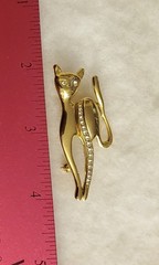 Signed GIOVANNI Cat Brooch Pin Rhinestones Costume Jewelry Polished Goldtone