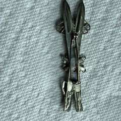Vintage Old Fashioned Ski Poles Silver Tone Brooch Pin Lapel Snowflake